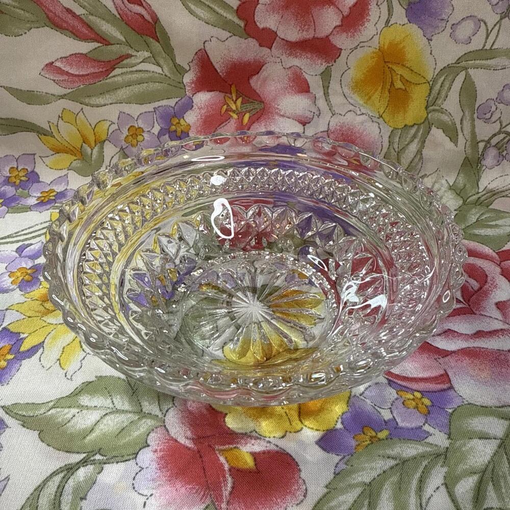 Beautiful Vintage Anchor Hocking Wexford Clear Fruit Dessert Bowl 5.25” Wide